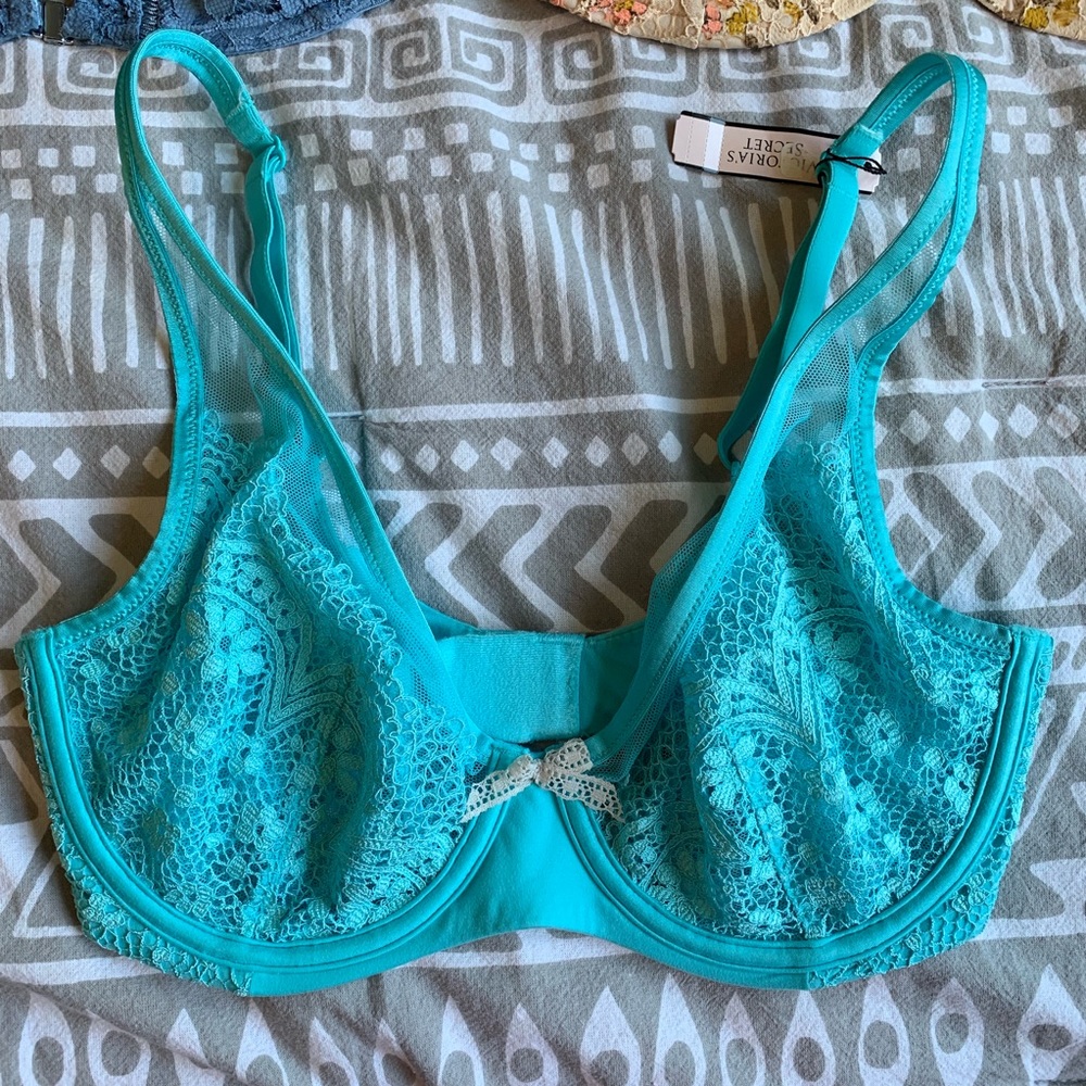 NWT Victoria’s Secret lace bra